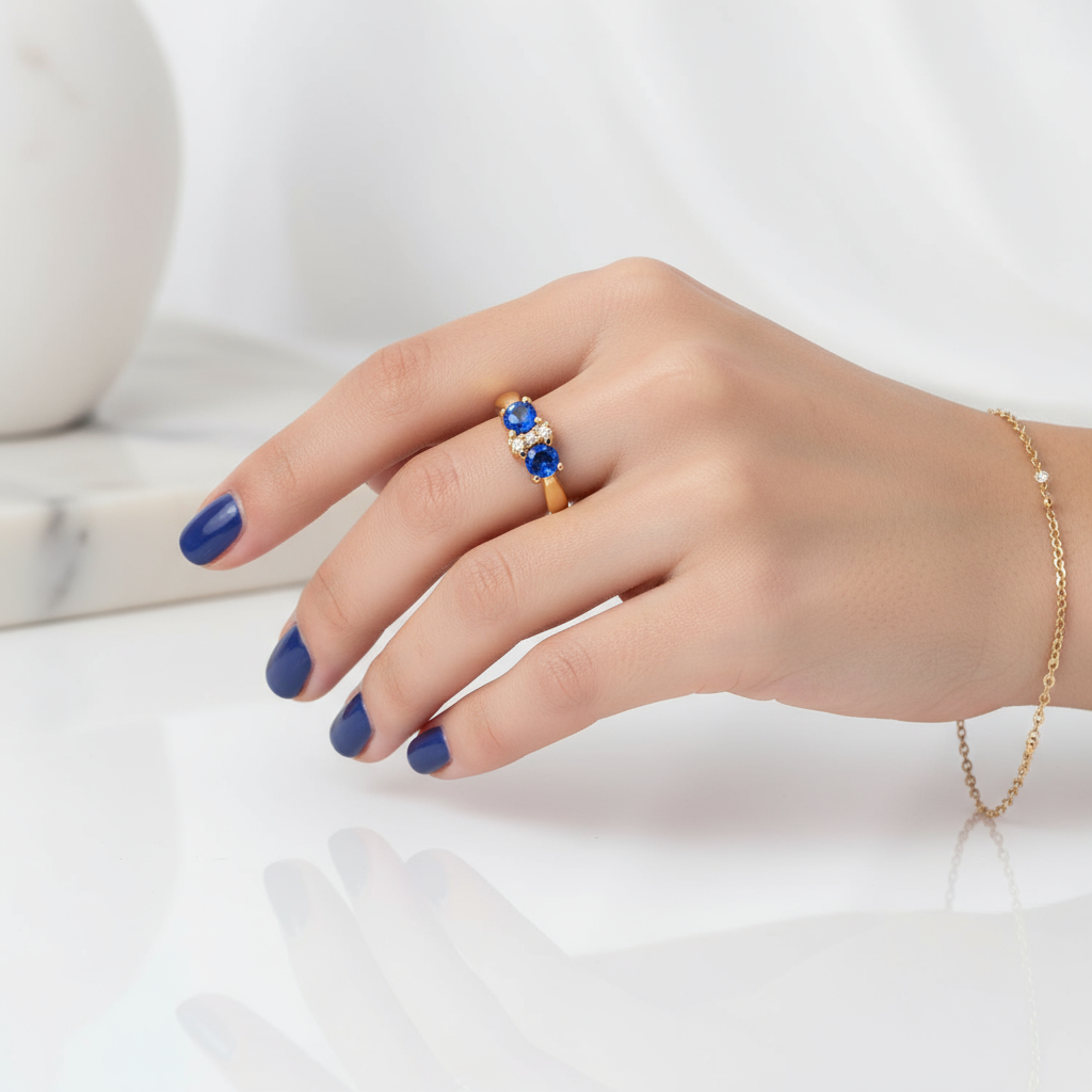 Anel de Formatura Safira Glam Elegância e Simetria em Ouro 18K com Brilhantes - Imagem 3