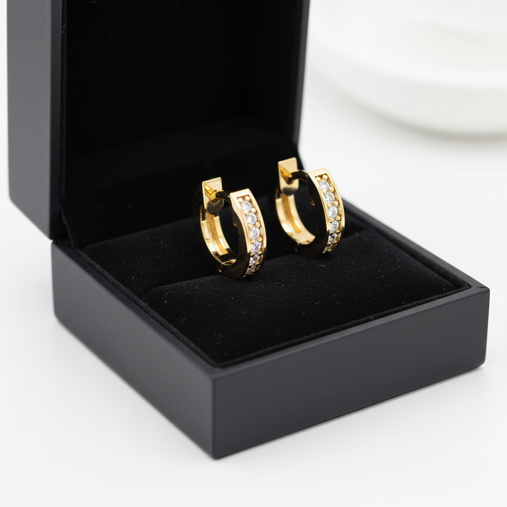 Brinco Argola Pequeno em Ouro 18K com Pedras Brancas - Imagem 3
