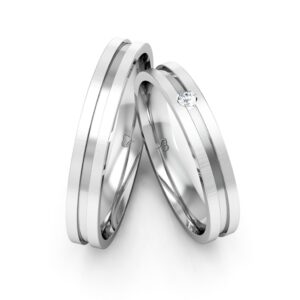 Par de Alianças em Prata 925 – Fosca com Friso Central Polido e Pedra