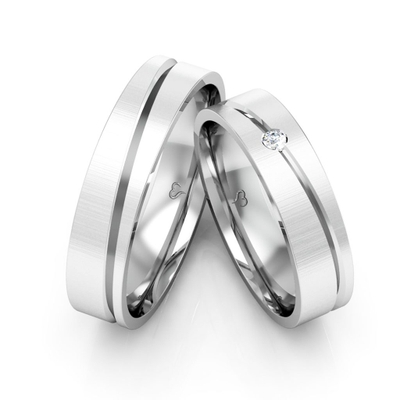 Par de Alianças de Compromisso em Prata 925 Fosca com Friso Diagonal e Zircônia