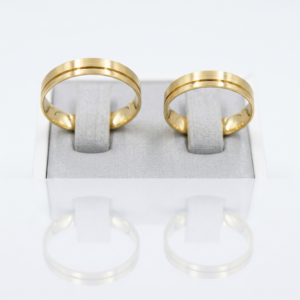 Par de Alianças em Ouro 18K com Friso Lateral-4mm