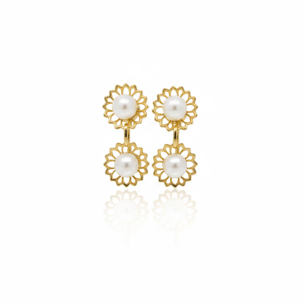 Brinco Floral com Pérolas em Ouro 18K