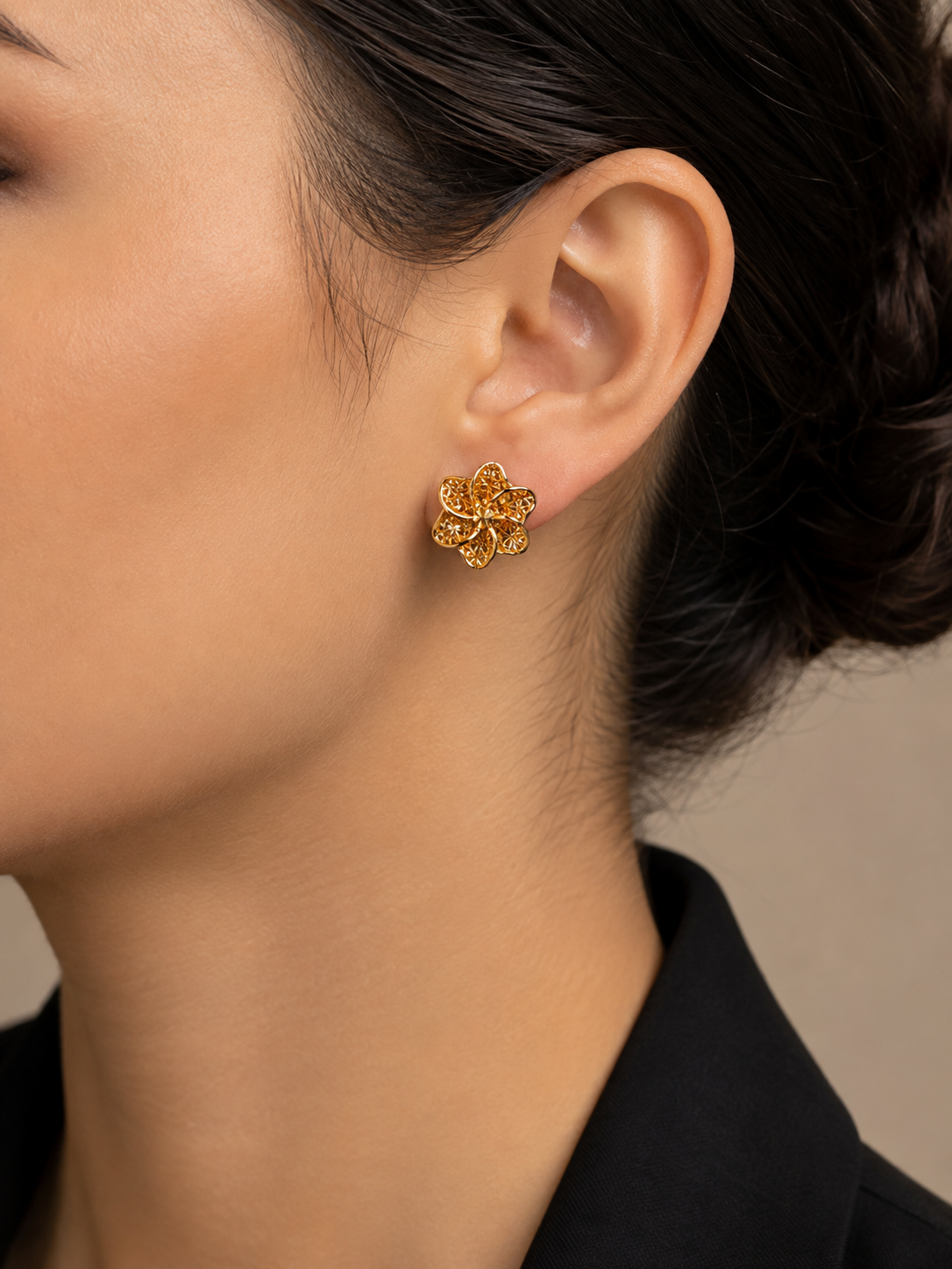Brinco Flor de Aurélia em Ouro 18K - Imagem 2